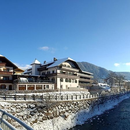 River Hotel Post Chienes Exterior photo